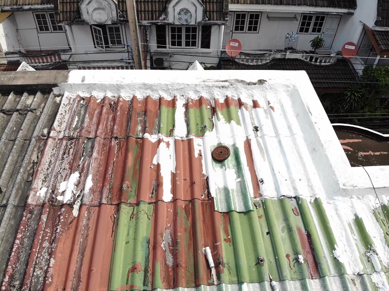 5 เหตุผลที่หลังคาทาวน์เฮาส์เหมาะกับการซ่อมรั่วด้วยวิธี Top Up Roof